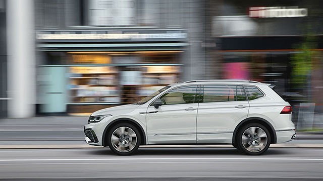 Volkswagen Tiguan 2025: Giá xe lăn bánh khuyến mãi, Mua bán xe trả góp volkswagen tiguan allspace 2024 gia xe lan banh khuyen mai mua ban xe tra gop 3 Volkswagen Tiguan 2025: Giá xe lăn bánh khuyến mãi, Mua bán xe trả góp