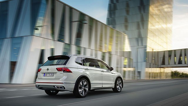 Volkswagen Tiguan 2025: Giá xe lăn bánh khuyến mãi, Mua bán xe trả góp volkswagen tiguan allspace 2024 gia xe lan banh khuyen mai mua ban xe tra gop 4 Volkswagen Tiguan 2025: Giá xe lăn bánh khuyến mãi, Mua bán xe trả góp