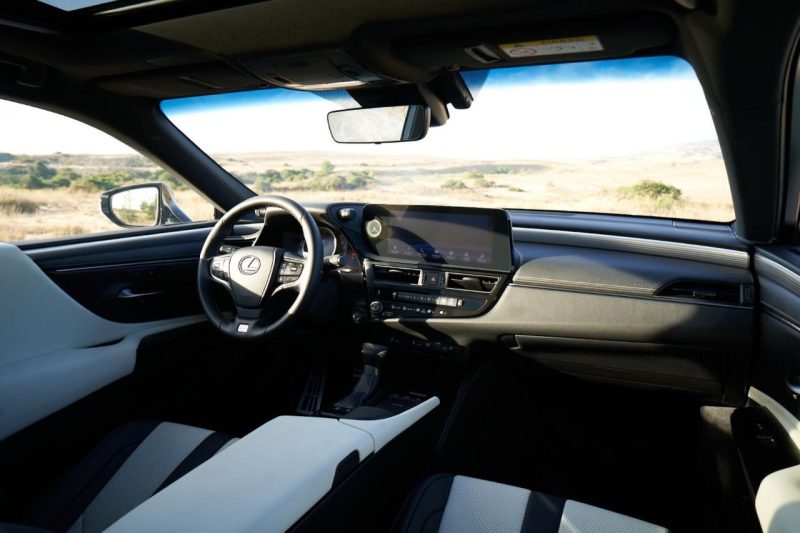 Giới thiệu các dòng xe thể thao F Sport của Lexus bán tại Việt Nam gioi thieu cac dong xe the thao f sport cua lexus ban tai viet nam 3 800x533 Giới thiệu các dòng xe thể thao F Sport của Lexus bán tại Việt Nam