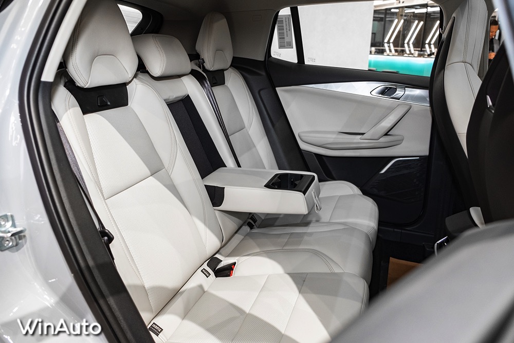 hinh xe lynk co 06 2024 2025 winauto 15 Lynk & Co 06 2025: Giá xe lăn bánh khuyến mãi, Mua bán xe trả góp