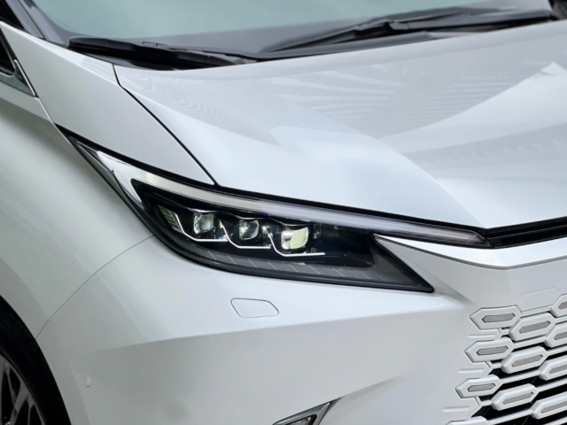 Lexus LM 500h lexus lm 500h 2 - Lexus LM 500h