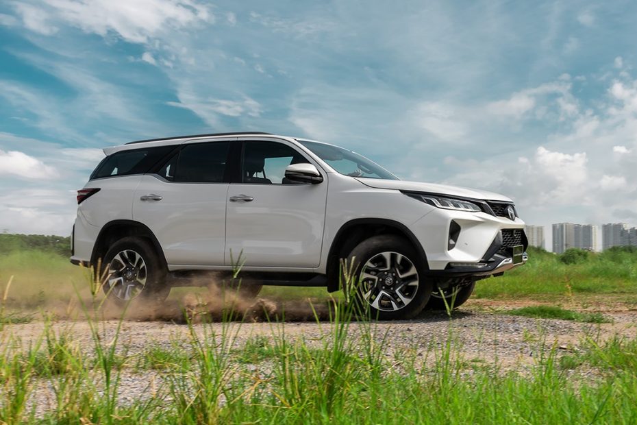 Mua xe Toyota Fortuner trả góp, Bán xe Fortuner 2022 giá rẻ