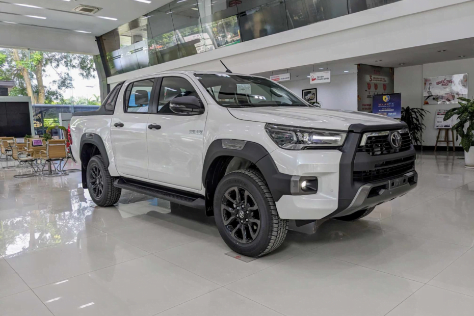 Toyota Hilux 2024: Giá xe lăn bánh khuyến mãi, Mua bán xe trả góp