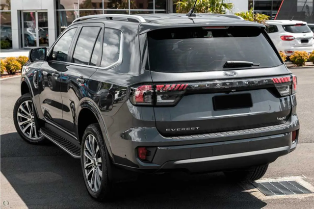 Ford Everest Platinum 2.0L 4x4 AT 2025: Giá xe lăn bánh khuyến mãi, Mua bán xe trả góp ford everest platinum 2 0l 4x4 at 5 Ford Everest Platinum 2.0L 4x4 AT 2025: Giá xe lăn bánh khuyến mãi, Mua bán xe trả góp