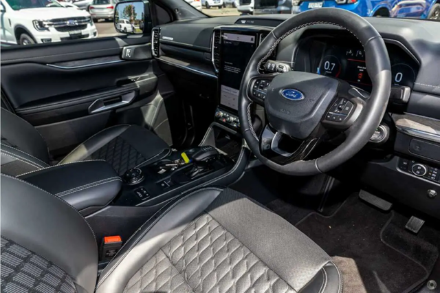 Ford Everest Platinum 2.0L 4x4 AT 2025: Giá xe lăn bánh khuyến mãi, Mua bán xe trả góp ford everest platinum 2 0l 4x4 at 7 Ford Everest Platinum 2.0L 4x4 AT 2025: Giá xe lăn bánh khuyến mãi, Mua bán xe trả góp