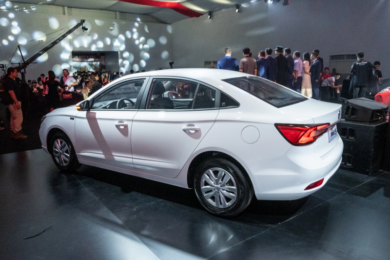 new mg5 1 5 mt 13 800x533 MG5 1.5 MT 2025: Giá xe lăn bánh khuyến mãi, Mua bán xe trả góp