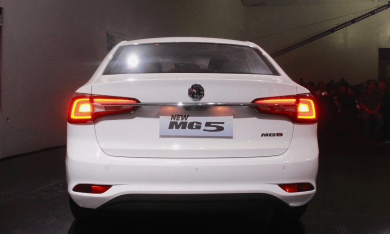 new mg5 1 5 mt 5 800x480 MG5 1.5 MT 2025: Giá xe lăn bánh khuyến mãi, Mua bán xe trả góp