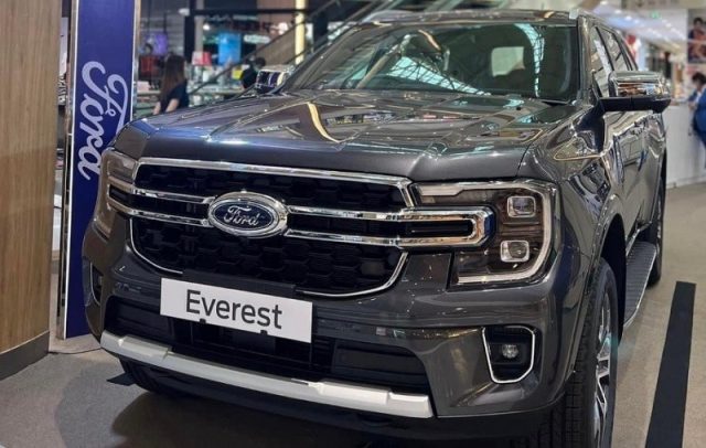 ford everest 2024 gia lan banh khuyen mai mua ban xe tra gop 2 Ford Everest 2025: Giá lăn bánh khuyến mãi, Mua bán xe trả góp