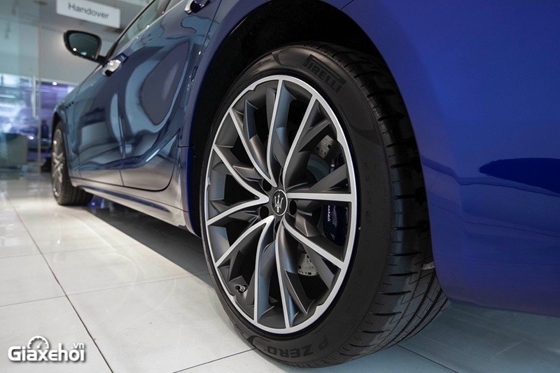 Maserati Ghibli Hybrid 2025: Giá lăn bánh khuyến mãi, Mua trả góp maserati ghibli hybrid 2025 gia lan banh khuyen mai mua tra gop 2 Maserati Ghibli Hybrid 2025: Giá lăn bánh khuyến mãi, Mua trả góp