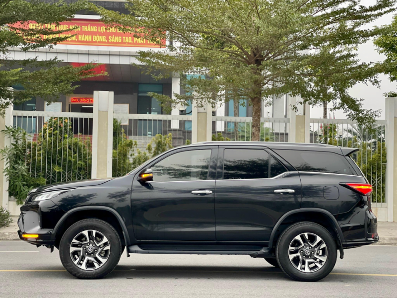 Toyota Fortuner 2025: Giá xe lăn bánh khuyến mãi, Mua bán xe trả góp toyota fortuner 2024 gia xe lan banh khuyen mai mua ban xe tra gop 3 800x600 Toyota Fortuner 2025: Giá xe lăn bánh khuyến mãi, Mua bán xe trả góp