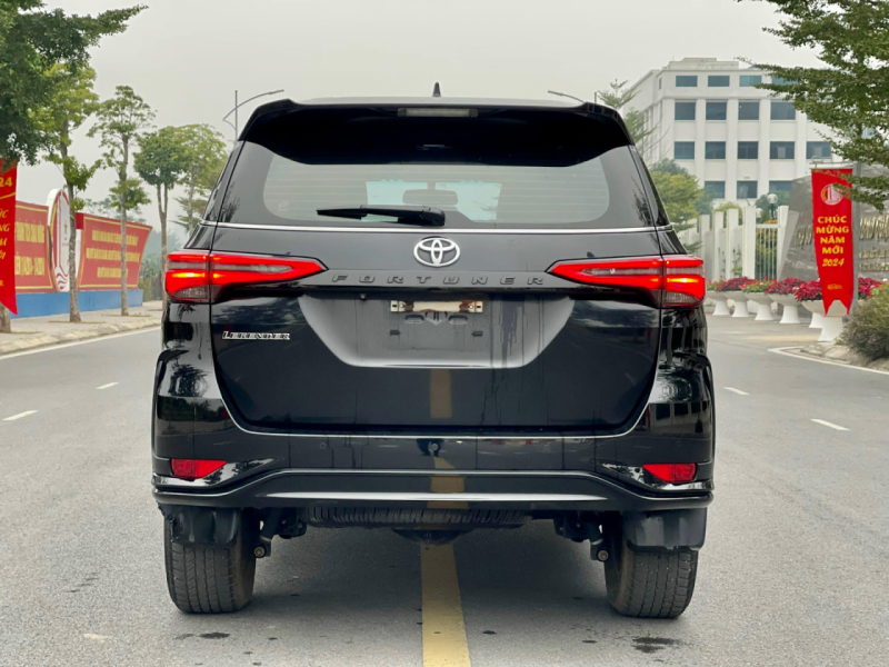 Toyota Fortuner 2025: Giá xe lăn bánh khuyến mãi, Mua bán xe trả góp toyota fortuner 2024 gia xe lan banh khuyen mai mua ban xe tra gop 4 800x600 Toyota Fortuner 2025: Giá xe lăn bánh khuyến mãi, Mua bán xe trả góp