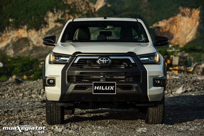 Toyota Hilux 2025: Giá xe lăn bánh khuyến mãi, Mua bán xe trả góp toyota hilux 2024 gia xe lan banh khuyen mai mua ban xe tra gop 2 Toyota Hilux 2025: Giá xe lăn bánh khuyến mãi, Mua bán xe trả góp