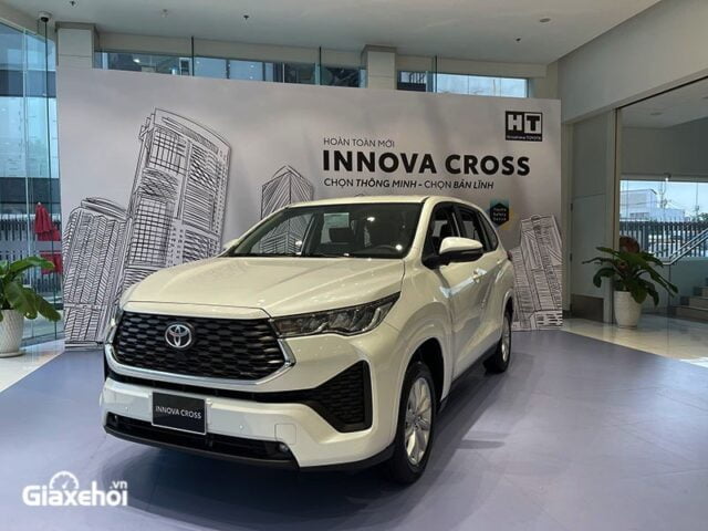 toyota innova cross 2024 gia xe lan banh khuyen mai mua ban xe tra gop 1 Toyota Innova Cross 2025: Giá xe lăn bánh khuyến mãi, Mua bán xe trả góp