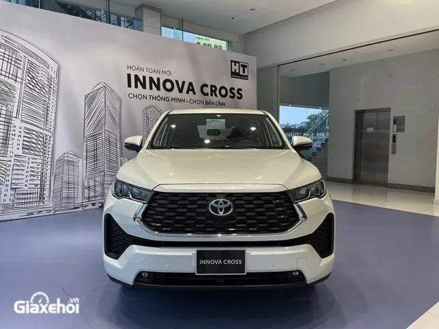 toyota innova cross 2024 gia xe lan banh khuyen mai mua ban xe tra gop Toyota Innova Cross 2025: Giá xe lăn bánh khuyến mãi, Mua bán xe trả góp