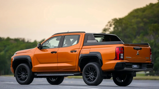 Mitsubishi Triton 2025: Giá xe lăn bánh khuyến mãi, Mua bán xe trả góp mitsubishi triton 2024 gia xe lan banh khuyen mai mua ban xe tra gop 1 Mitsubishi Triton 2025: Giá xe lăn bánh khuyến mãi, Mua bán xe trả góp