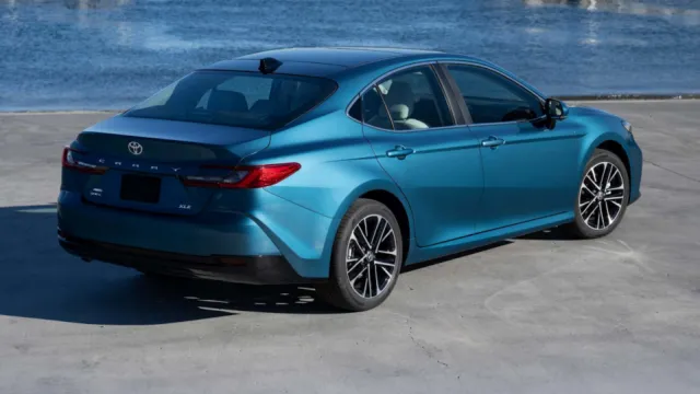 Toyota Camry 2025: Giá xe lăn bánh khuyến mãi, Mua bán xe trả góp toyota camry 2025 gia xe lan banh khuyen mai mua ban xe tra gop 3 Toyota Camry 2025: Giá xe lăn bánh khuyến mãi, Mua bán xe trả góp
