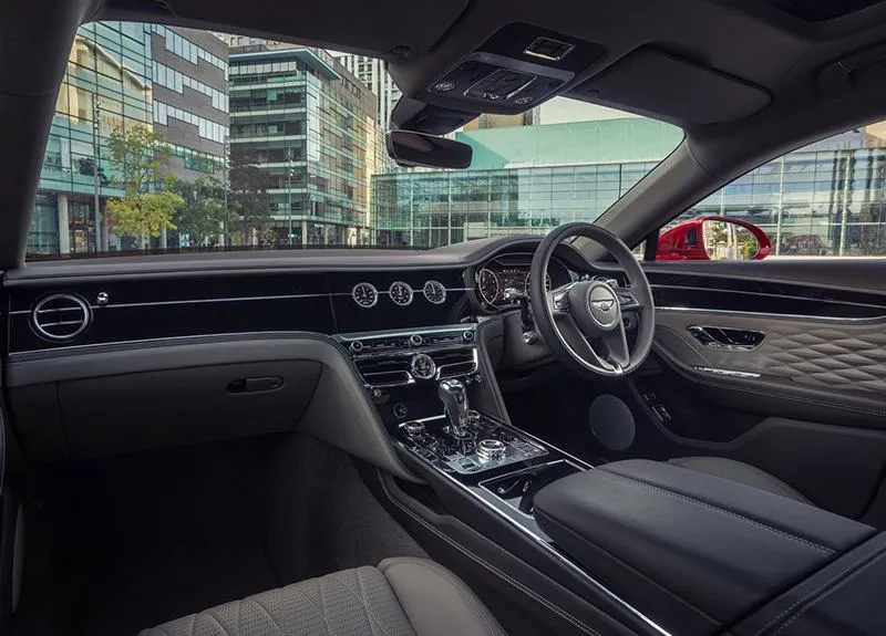 Bentley Flying Spur V8 2025: Giá lăn bánh khuyến mãi, Đánh giá xe, Thông số kỹ thuật bentley flying spur v8 2025 gia lan banh khuyen mai danh gia xe thong so ky thuat 6 Bentley Flying Spur V8 2025: Giá lăn bánh khuyến mãi, Đánh giá xe, Thông số kỹ thuật