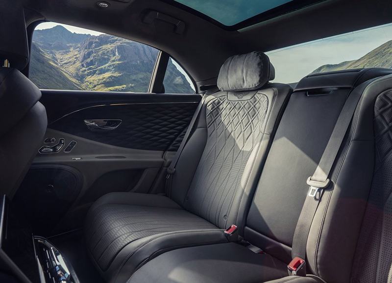 Bentley Flying Spur V8 2025: Giá lăn bánh khuyến mãi, Đánh giá xe, Thông số kỹ thuật bentley flying spur v8 2025 gia lan banh khuyen mai danh gia xe thong so ky thuat 7 Bentley Flying Spur V8 2025: Giá lăn bánh khuyến mãi, Đánh giá xe, Thông số kỹ thuật