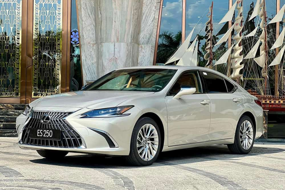 Tại Sao Giới Doanh Nhân Việt Thành Đạt Lựa Chọn Lexus Nhập Khẩu?